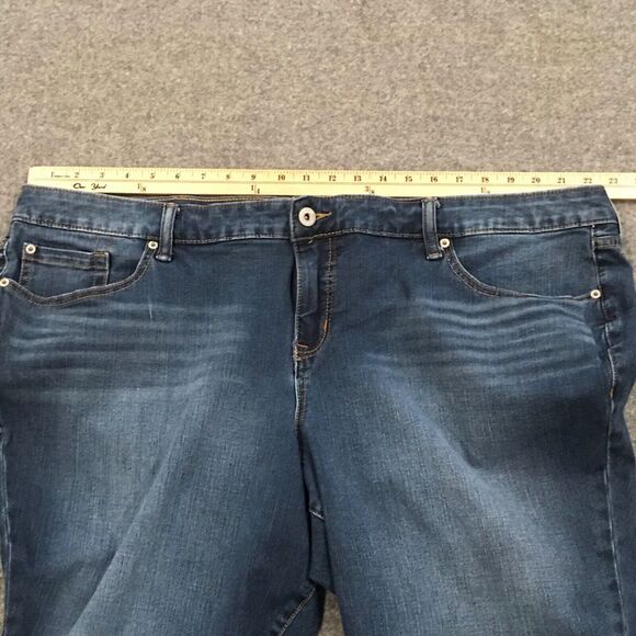 Torrid Premium Women's Plus Size 26 Jeans Blue Skinny Cropped Stretch Denim - Picture 9 of 14
